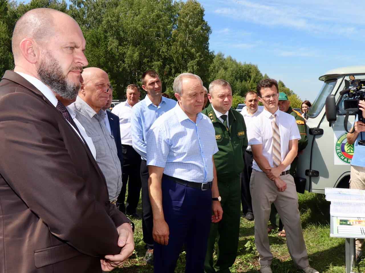 Церемонии вручения Губернатором Саратовской области лесохозяйственой спецтехники лесхозам